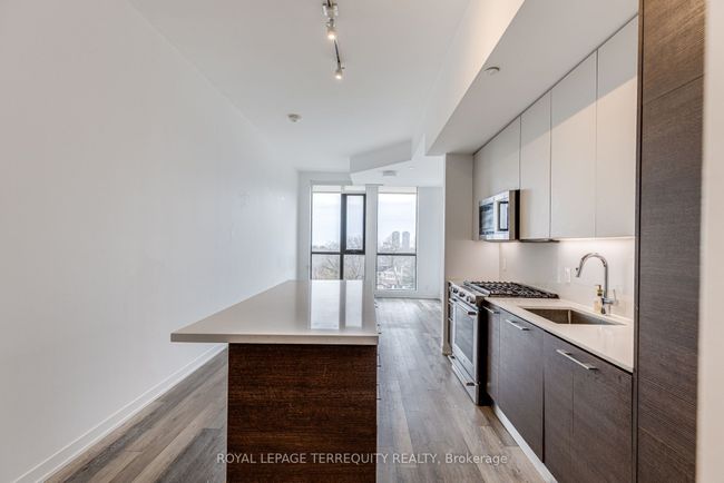705 - 2118 Bloor St W, Condo with 1 bedrooms, 2 bathrooms and null parking in Toronto ON | Image 6
