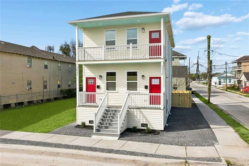 3030 1st St, New Orleans, LA, 70125-3902 | Card Image