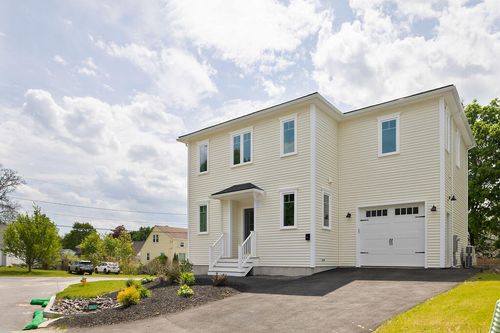 77 O'Neil Street, South Portland, ME, 04106 | Card Image
