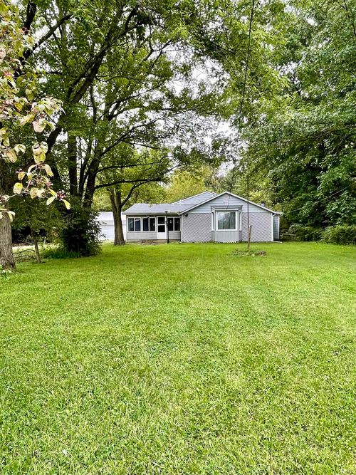 900 S County Road 550 E, Selma, IN, 47383-9558 | Card Image