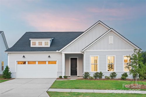 0374-4209 Pinekirk Dr, Charlotte, NC, 28269-5347 | Card Image