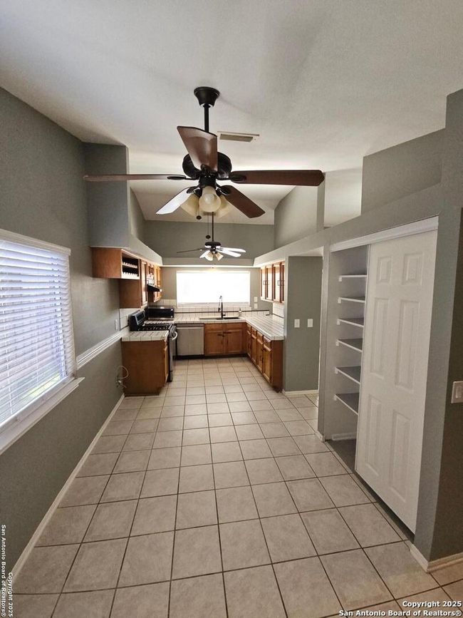 10105 Trappers Rdg, House other with 3 bedrooms, 2 bathrooms and null parking in Converse TX | Image 15