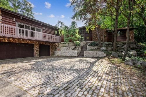 124 Deepwood Rd, Barrington, IL, 60010-8617 | Card Image