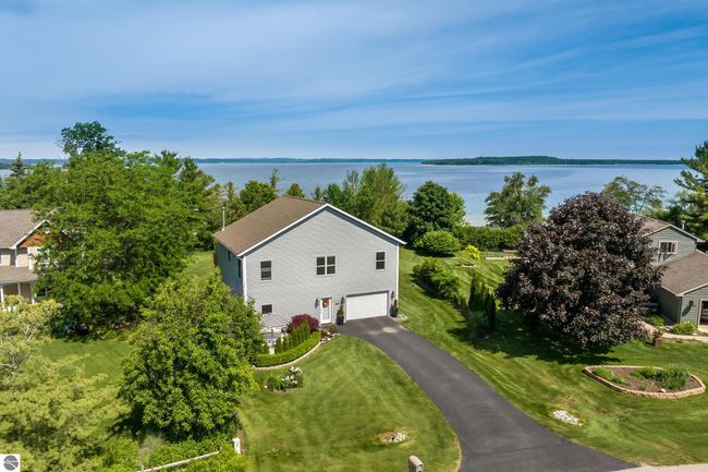 1457 Braemar Dr, House other with 3 bedrooms, 2 bathrooms and null parking in Traverse City MI | Image 5