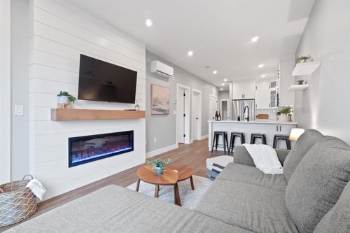 106-470 Esplanade Ave, Harrison Hot Springs, BC, V0M1K0 | Card Image