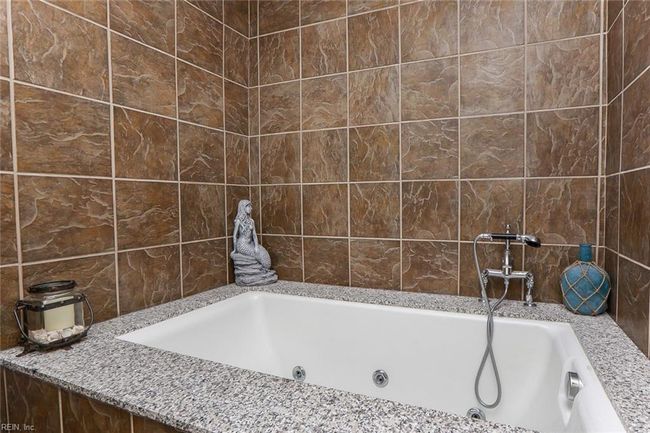 APT-432B - 3738 Sandpiper Rd, House attached with 4 bedrooms, 3 bathrooms and null parking in Virginia Beach VA | Image 38
