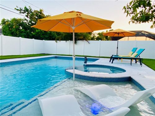 564 107th Ave N, NAPLES, FL, 34108-1855 | Card Image