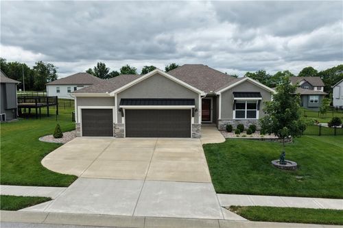 1812 Winchester Dr, Pleasant Hill, MO, 64080-1187 | Card Image