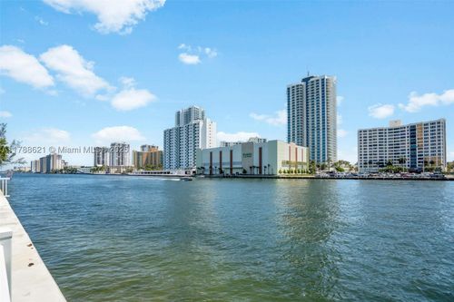 422den-600 Parkview Dr, Hallandale Beach, FL, 33009-2971 | Card Image