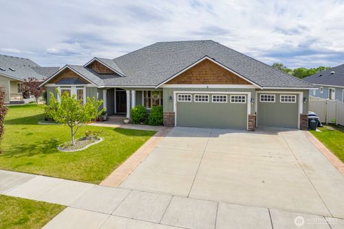 419 S Astor Loop Ne, Moses Lake, WA, 98837-9523 | Card Image