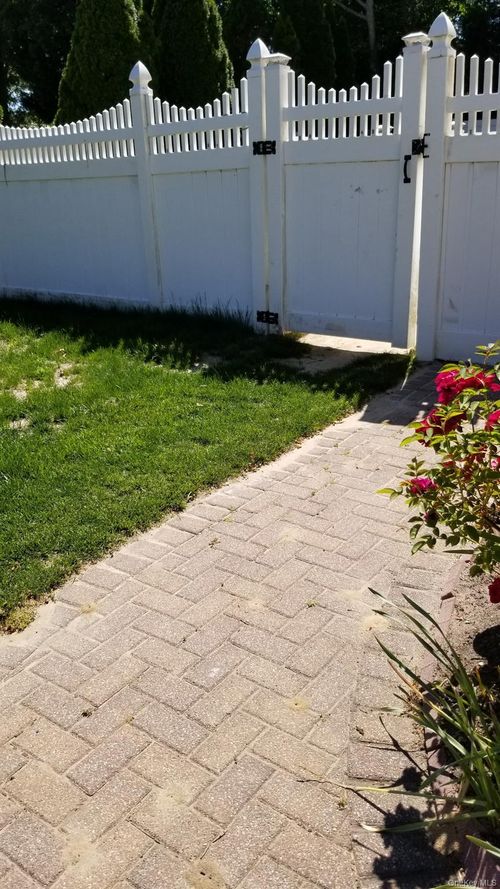 21 Adamson St, Selden, NY, 11784-4403 | Card Image