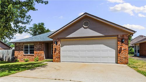 6 Jordan Ln, Bentonville, AR, 72712-9391 | Card Image