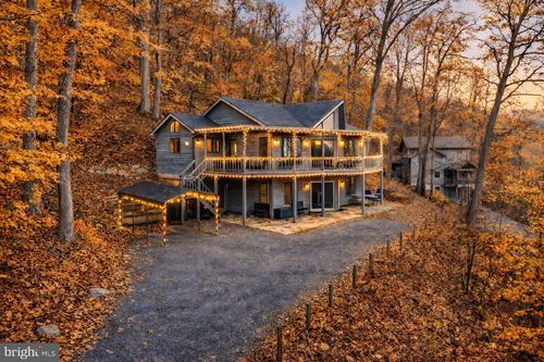 579 Bobcat Dr, BERKELEY SPRINGS, WV, 25411-3690 | Card Image