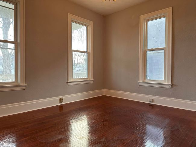 211 S Garfield Ave, Home with 3 bedrooms, 2 bathrooms and 2 parking in Burlington IA | Image 7