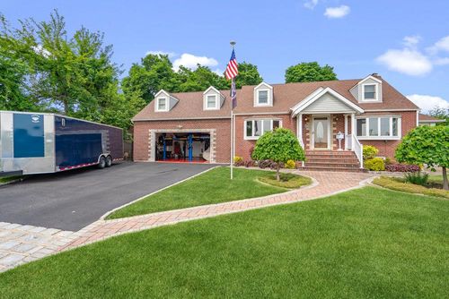 56 Avenue K, Kings Park, NY, 11754-2507 | Card Image