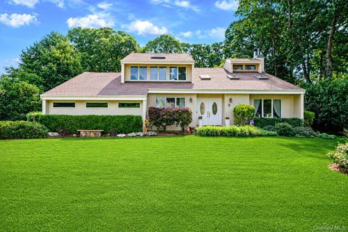 9 Amber Ln, Wading River, NY, 11792-1066 | Card Image