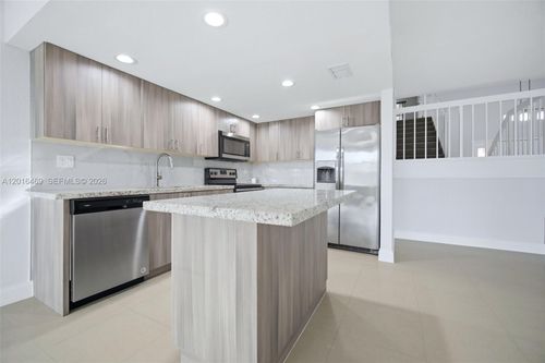 10941 N Lakeview Dr, Pembroke Pines, FL, 33026-3013 | Card Image