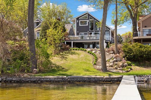 176 Peninsula Rd, Medicine Lake, MN, 55441-4178 | Card Image