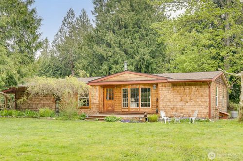 472 Iris Ln, Camano Island, WA, 98282-7693 | Card Image
