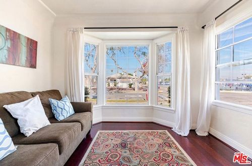 2900 W 80th St, Inglewood, CA, 90305-1411 | Card Image
