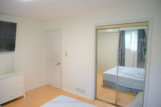 7 Futura Dr, House attached with 6 bedrooms, 2 bathrooms and 4 parking in North York ON | Image 18