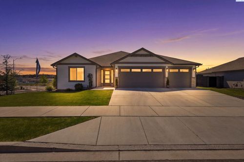 6419 W 32nd Ave, Kennewick, WA, 99338-5626 | Card Image