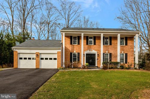 12111 Holly Knoll Cir, GREAT FALLS, VA, 22066-1227 | Card Image