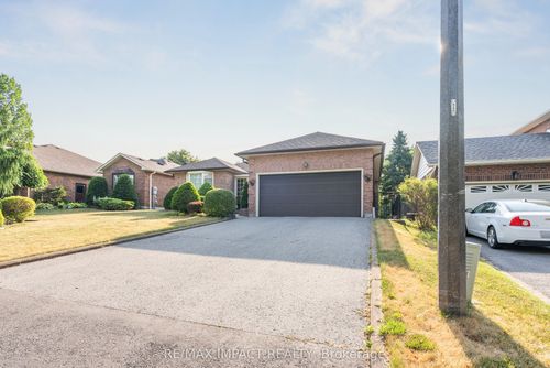 145 Hialeah Cres, Whitby, ON, L1N6V8 | Card Image