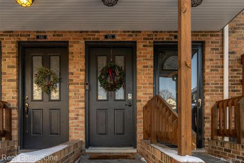 352 Pinewood Dr, Plymouth, MI, 48170-1981 | Card Image