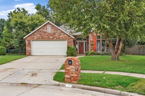 911 N Butternut Ct, Broken Arrow, OK, 74012-8664 | Card Image