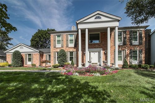 15991 Meadow Oak Dr, Chesterfield, MO, 63017-7240 | Card Image