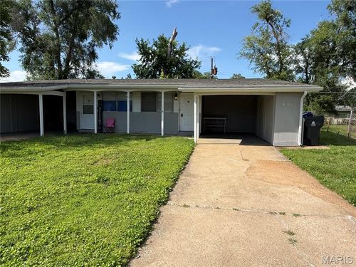 651 Southwell Ln, Florissant, MO, 63031-7243 | Card Image