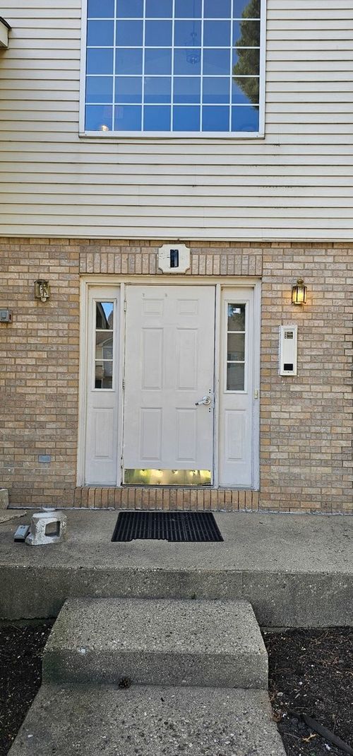 2b-1 Acorn Ln, Lake In The Hills, IL, 60156-1202 | Card Image