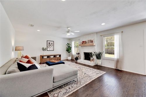 8308 Roan Ln, Austin, TX, 78736-3018 | Card Image