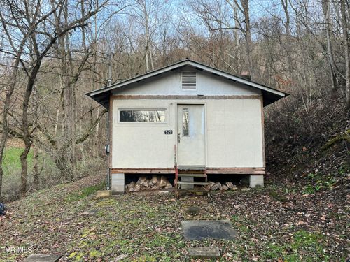 529 Stallard Lawson Cemetery Ln, Fort Blackmore, VA, 24250-2799 | Card Image