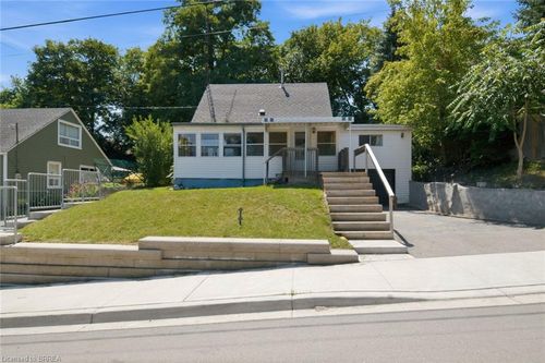 42 Dundas St E, Brantford, ON, N3R1R5 | Card Image