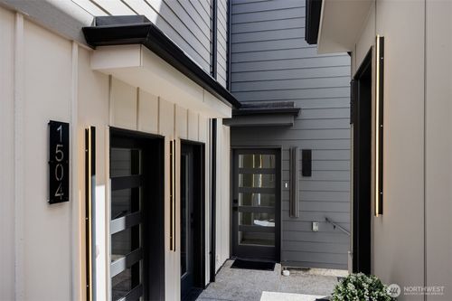 1504 N 100th St, Seattle, WA, 98133-9422 | Card Image