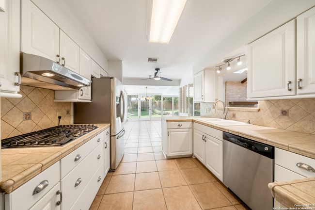 425 Crestwind Dr, House other with 3 bedrooms, 3 bathrooms and null parking in Windcrest TX | Image 13