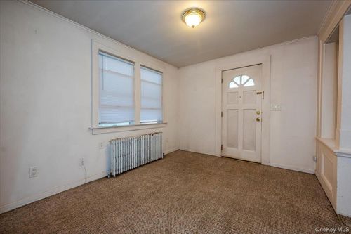 542 May St, South Hempstead, NY, 11550-7906 | Card Image