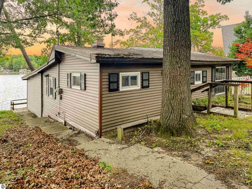 1361 N Crooked Lake Dr, Lake, MI, 48632-9581 | Card Image