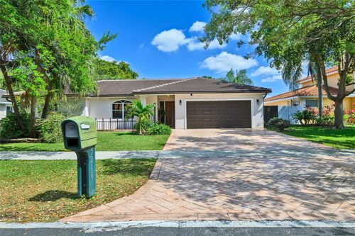 5210 Hawkes Bluff Ave, Davie, FL, 33331-3308 | Card Image