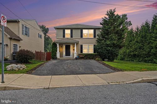 239 Railroad Ave, EPHRATA, PA, 17522-2327 | Card Image