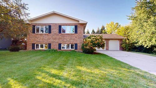 6 Saddlewood Ct, Sugar Grove, IL, 60554-9175 | Card Image