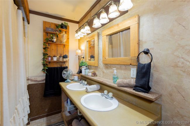 2410 Russellville Rd, House other with 3 bedrooms, 1 bathrooms and null parking in Quinton OK | Image 15