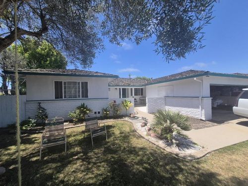 1076 Sierra Madre Dr, Salinas, CA, 93901-1046 | Card Image