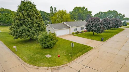 110 E 5th St, Lake Park, IA, 51347-1018 | Card Image