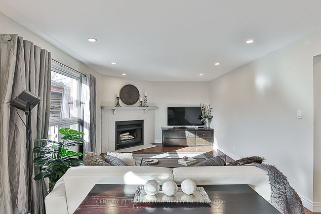 724 Barnes Cres, House other with 5 bedrooms, 4 bathrooms and 6 parking in Oshawa ON | Image 14