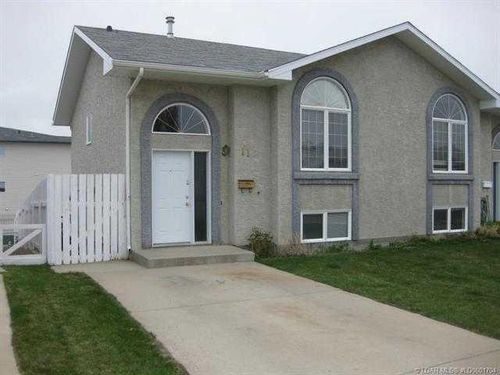 11 Chilcotin Crescent W, Lethbridge, AB, T1K7G8 | Card Image