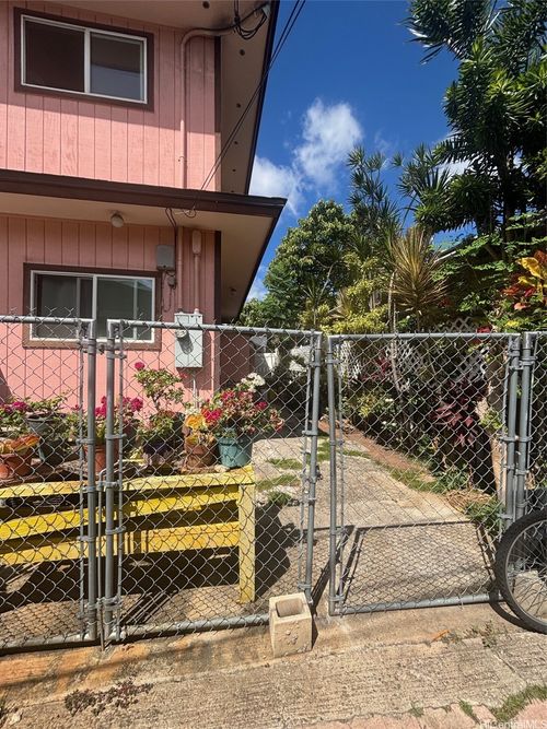 apt-a-1926 Hani Ln, Honolulu, HI, 96819-3499 | Card Image