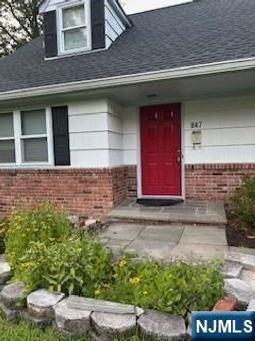 947 E Glen Ave, Ridgewood, NJ, 07450-2903 | Card Image